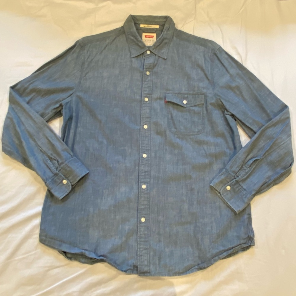 LEVI’S denim button down, men’s size XL, lightly worn